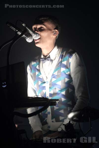 STROMAE - 2011-07-01 - BELFORT - Presqu'ile du Malsaucy - 